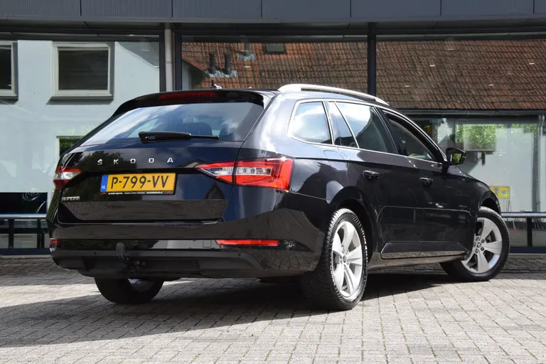 Skoda Superb Combi 1.5 TSI ACT Business Edition Plus | NL-Auto | BOVAG Garantie | Trekhaak | Virtual dashboard | Apple Carplay/Android Auto | Elektrische Bestuurdersstoel | Stoelverwarming | afbeelding 2