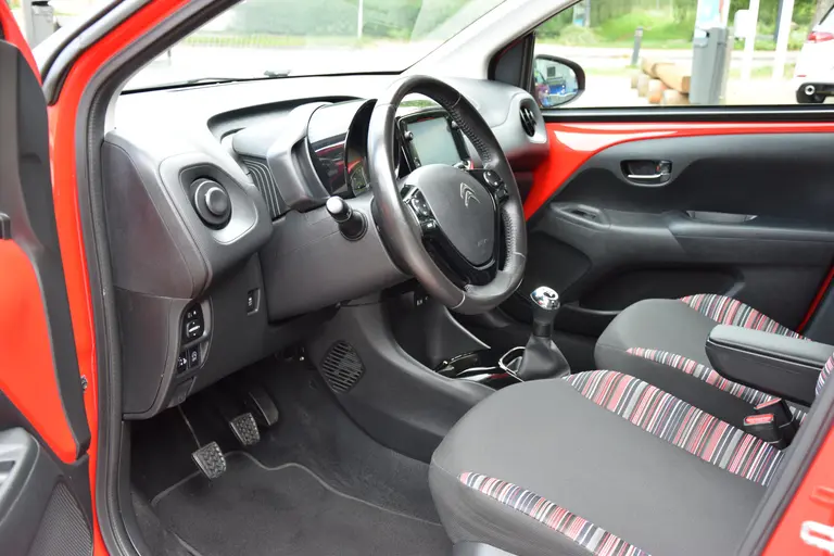Citroën C1 1.0 VTi Shine | Org. NL | BOVAG Garantie | Achteruitrijcamera | Bluetooth | 15'' Velgen + All Season Banden | Climate Control | Multifunctioneel Stuur | Keurige Auto! | afbeelding 8