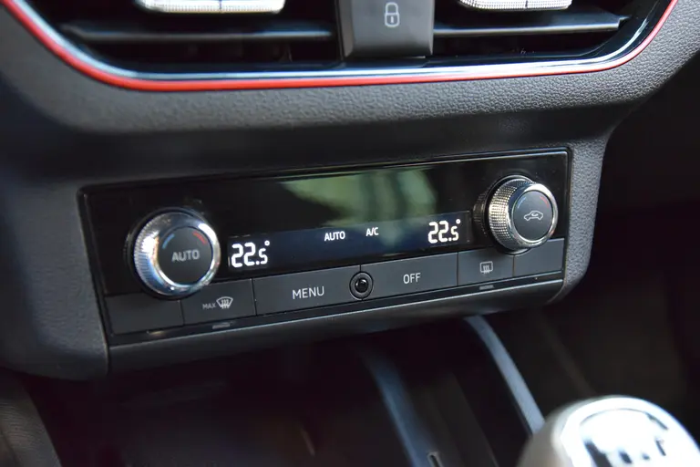 Skoda Scala 1.0 TSI 116PK Sport Business | BOVAG Garantie | NL-Auto | Cruise & Climate Control | Parkeersensoren | Full LED | Sportstoelen | 17'' Velgen | Apple Carplay / Android Auto | afbeelding 17