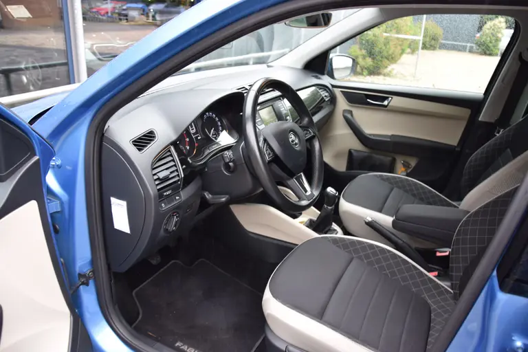 Skoda Fabia Combi 1.2 TSI Style | Org. NL | BOVAG Garantie | Trekhaak | Parkeersensoren Voor&Achter | Cruise&Climate Control | LED Dagrijverlichting | 15'' Velgen | afbeelding 9