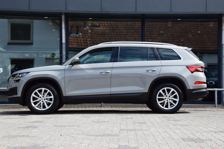 Skoda Kodiaq 1.5 TSI 150PK Business Edition Plus DSG Automaat | Org. NL | BOVAG Garantie | Trekhaak | Achteruitrijcamera | Adaptieve cruise control | Stoelverwarming | PDC Voor+Achter | afbeelding 4