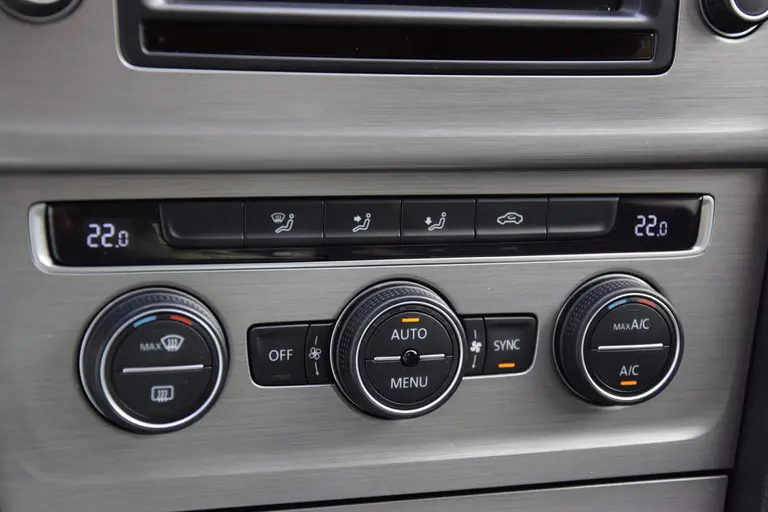 Volkswagen Golf 1.0 TSI Business Edition Connected DSG Automaat | Org. NL | BOVAG Garantie | Achteruitrijcamera | Navigatie | Cruise&Climate Control | All Season Banden | 16'' Velgen | afbeelding 23
