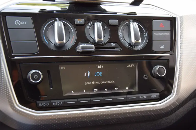 Volkswagen up! 1.0 BMT high up! 60PK | Org. NL | BOVAG Garantie | Cruise Control | Airco | Bluetooth Telefoonverbinding | 15'' Velgen | Parkeersensoren Achter | LED Dagrijverlichting | afbeelding 18