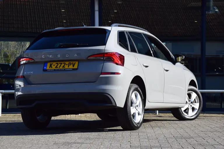 Skoda Kamiq 1.0 TSI 111PK Sport Business | Org. NL | BOVAG Garantie | Trekhaak | Virtual Cocpit | Sportstoelen | Cruise&Climate Control | PDC Achter | Apple Carplay/ Android Auto | afbeelding 2