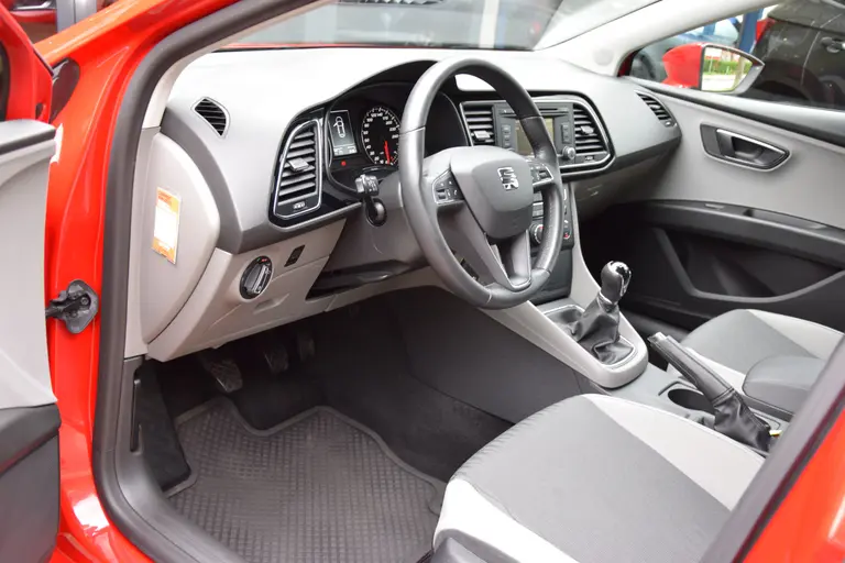 SEAT Leon 1.2 TSI 105PK Style Business | BOVAG Garantie | Cruise&Climate Control | Stoelverwarming | PDC Achter | 16'' Velgen Met All Season Banden | Bluetooth Telefoonverbinding | afbeelding 9