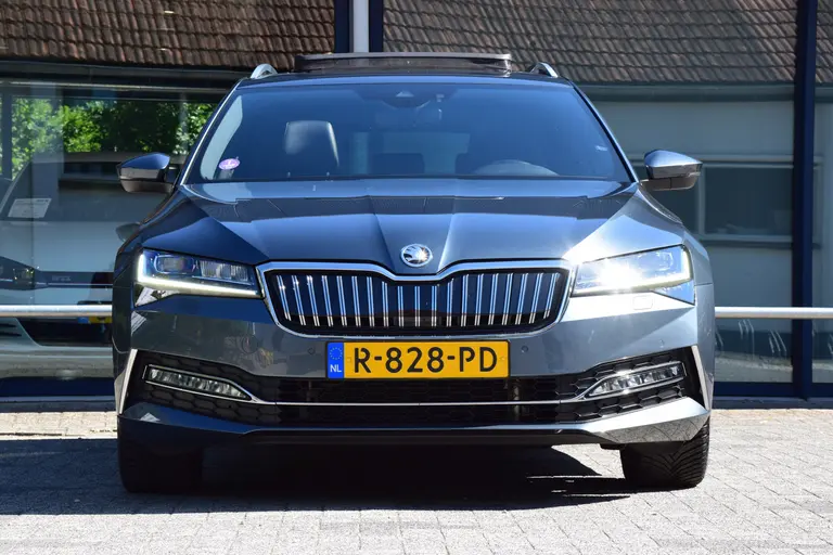 Skoda Superb Combi 1.4 TSI iV Laurin&Klement | BOVAG Garantie | Trekhaak | Leder | Panoramadak | Camera | Virtual Cockpit | Full LED | Stoelverwarming Voor&Achter | 18'' Met All Season Banden | afbeelding 14