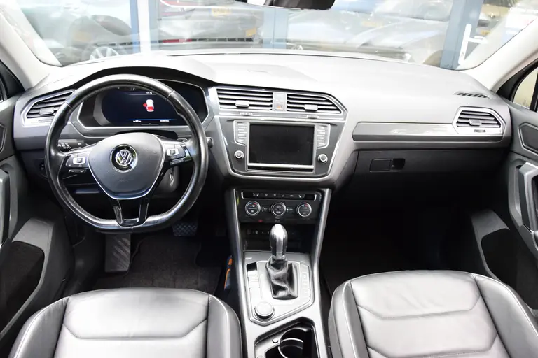Volkswagen Tiguan 2.0 TSI 180PK 4Motion Highline DSG Automaat | NL-Auto | incl. BOVAG Garantie | 1e Eigenaar | Dealer onderhouden | Trekhaak (2500kg) | Adaptive Cruise Control | Lederen bekleding | Parkeer assistent | BTW Auto | afbeelding 6