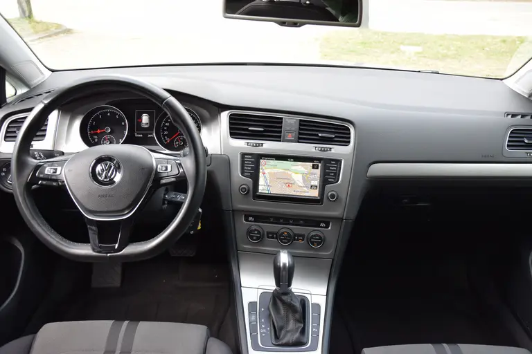 Volkswagen Golf 1.0 TSI Business Edition Connected DSG Automaat | Org. NL | BOVAG Garantie | Achteruitrijcamera | Navigatie | Cruise&Climate Control | All Season Banden | 16'' Velgen | afbeelding 6