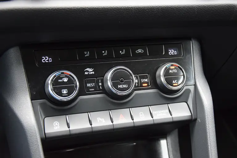 Skoda Kodiaq 1.5 TSI 150PK Business Edition | BOVAG Garantie | Org. NL | Trekhaak | Achteruitrijcamera | 18'' Velgen Met All Season Banden | Full LED | Cruise&Climate Control | afbeelding 25