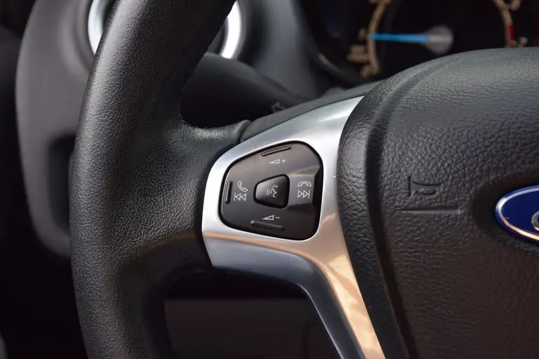 Ford Fiesta 1.0 EcoBoost Titanium | Incl. Nieuwe Distributieriem | Stoelverwarming | Climate Control | 15'' Velgen | Voorruitverwarming | PDC Voor&Achter | Bluetooth | afbeelding 24
