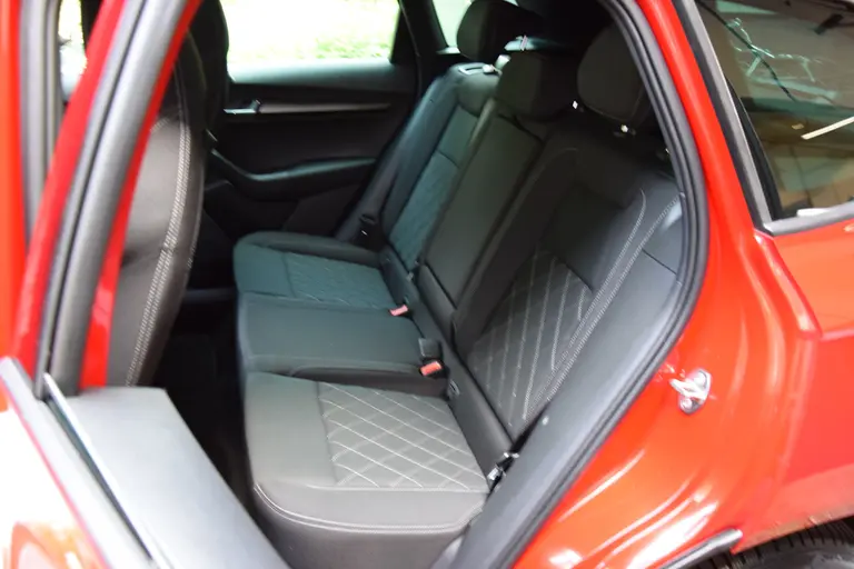 Skoda Karoq 1.5 TSI ACT Sportline Business DSG Automaat | incl. BOVAG Garantie | NL-Auto | Navigatie | Virtual Cockpit | Achteruitrijcamera | 18'' Velgen | Full LED | Carplay | DAB | Keyless Entry&GO | afbeelding 8