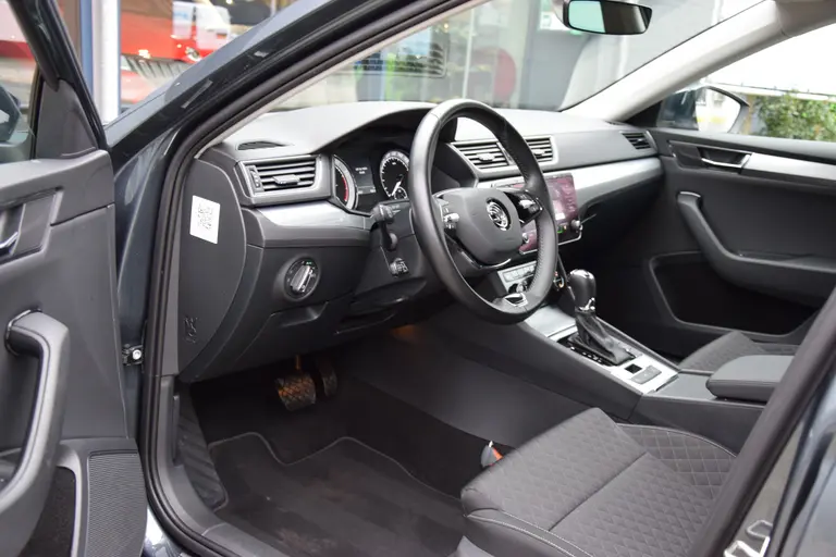 Skoda Superb Combi 1.5 TSI 150K ACT Business Edition DSG Automaat | Org. NL | BOVAG Garantie | Adaptive Cruise Control | Full LED | 17'' Velgen Met All Season Banden | PDC Voor&Achter | afbeelding 9