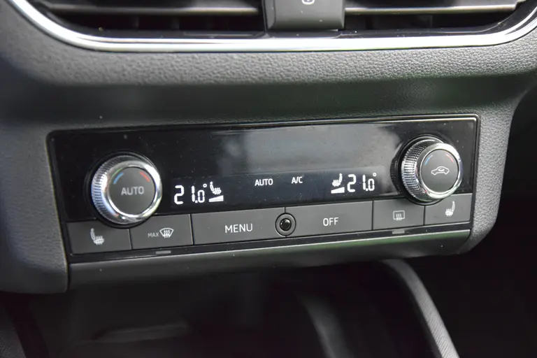 Skoda Scala 1.0 TSI Business Edition DSG Automaat | Org. NL | BOVAG Garantie | Virtual Cockpit | Stoelverwarming | 17'' Velgen Met All Season Banden | Cruise&Climate Control | Apple Carplay/Android Auto | afbeelding 26