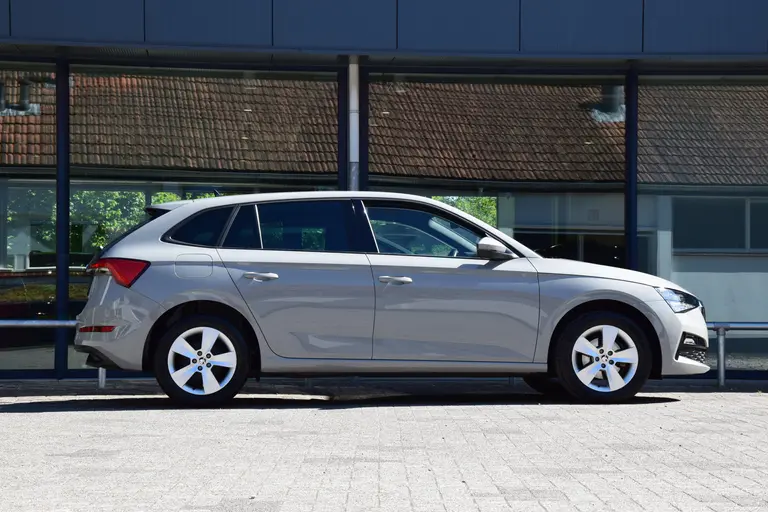 Skoda Scala 1.0 TSI Sport Business DSG Automaat | Org. NL | BOVAG Garantie | Cruise & Climate Control | Parkeersensoren | Full LED | Sportstoelen | Apple Carplay / Android Auto | afbeelding 5