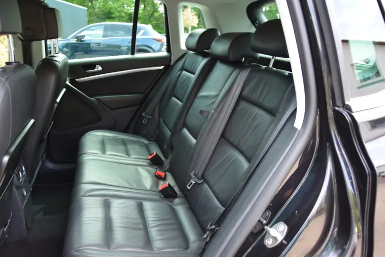Volkswagen Tiguan 1.4 TSI Sport&Style 160PK | Trekhaak | Navigatie | Volledig Lederen Interieur | Parkeersensoren Achter | Xenon Verlichting | Stoelverwarming | Bluetooth Telefoonverbinding | afbeelding 8