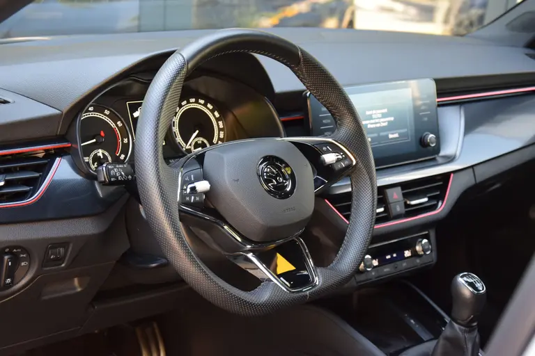 Skoda Scala 1.0 TSI 111PK Sport Business | Org. NL | BOVAG Garantie | Cruise & Climate Control | Parkeersensoren | Full LED | Sportstoelen | Apple Carplay / Android Auto | afbeelding 17