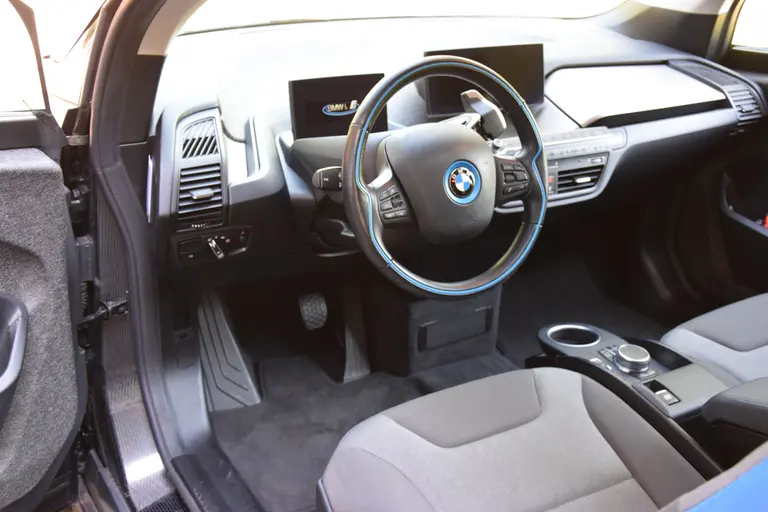 BMW i3 Executive Edition 120Ah 42 kWh | Org. NL | BOVAG Garantie | Warmtepomp | Panoramadak | Stoelverwarming | Adaptive Cruise Control | Achteruitrijcamera | Navigatie | Full LED | 20'' Velgen | afbeelding 8