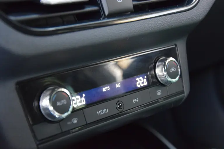 Skoda Kamiq 1.0 TSI 111PK Sport Business | Org. NL | BOVAG Garantie | Trekhaak | Virtual Cocpit | Sportstoelen | Cruise&Climate Control | PDC Achter | Apple Carplay/ Android Auto | afbeelding 24