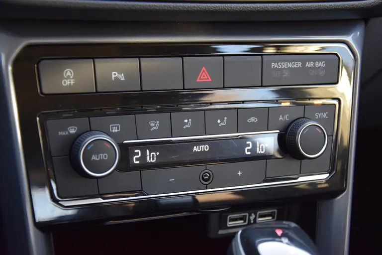 Volkswagen T-Cross 1.0 TSI 116PK Style DSG Automaat | Org. NL | BOVAG Garantie | Trekhaak | Full LED | PDC Voor&Achter | Adaptive Cruise Control | Climate Control | Apple Carplay/ Android Auto | afbeelding 24