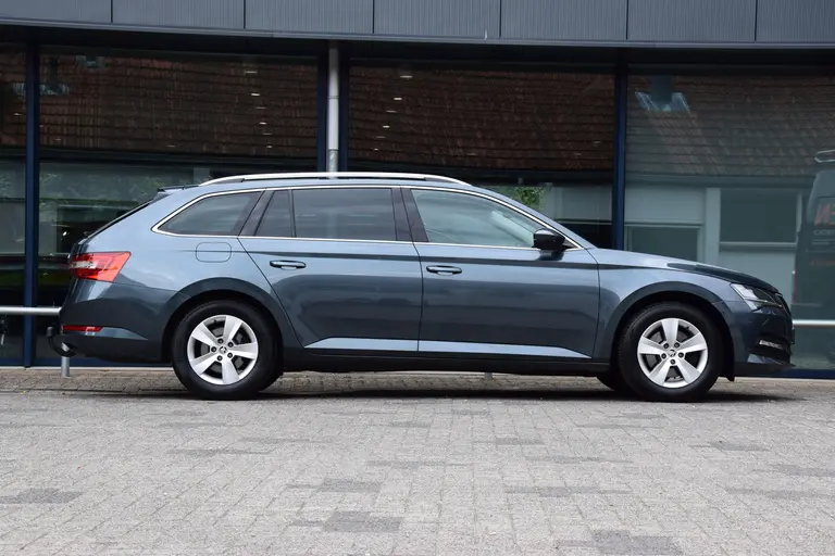 Skoda Superb Combi 1.5 TSI 150PK ACT Business Edition DSG Automaat | Org. NL | BOVAG Garantie | Trekhaak | Apple Carplay/Android Auto | Full LED | PDC Achter | Cruise&Climate Control | afbeelding 5