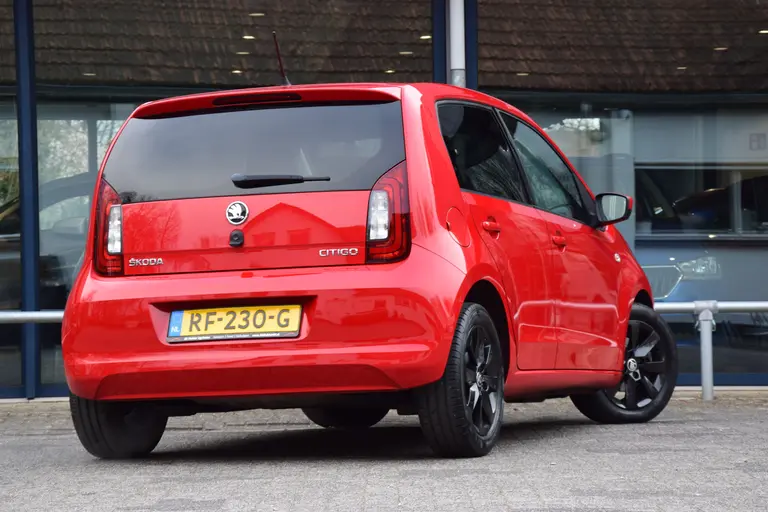 Skoda Citigo 1.0 60PK Greentech Ambition Plus & Sport Pakket | NL-Auto | BOVAG Garantie | 15'' Velgen | Multifunctioneel Sportstuur | Airco | Bluetooth Carkit&Audio | Cruise Control | afbeelding 2