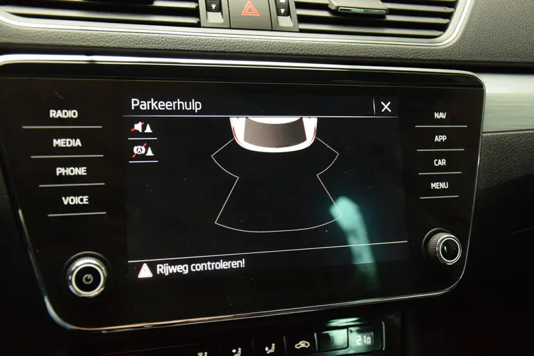 Skoda Superb Combi 1.5 TSI 150PK ACT Business Edition DSG Automaat | Org. NL | BOVAG Garantie | Trekhaak | Apple Carplay/Android Auto | Full LED | PDC Achter | Cruise&Climate Control | afbeelding 24