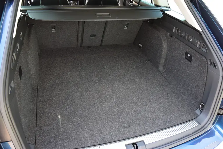 Skoda Superb Combi 1.4 TSI iV Business Edition Plus PHEV Plug-in Hybride | Org. NL | BOVAG Garantie | Trekhaak | Virtual Cockpit | Apple Carplay/Android Auto | Elektrische Voorstoelen met geheugen | Verwarmde Voorruit + Stoelen | afbeelding 34