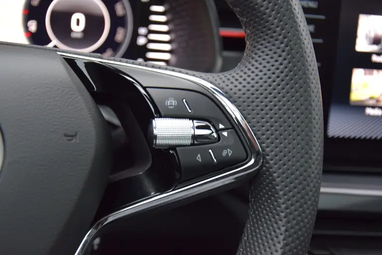 Skoda Scala 1.0 TSI 111PK Sport Business | Org. NL | BOVAG Garantie | Trekhaak (wegklapbaar) | Lederen Bekleding | Panoramadak | Virtual Cockpit | Achteruitrijcamera | Navigatie | Full LED | afbeelding 28