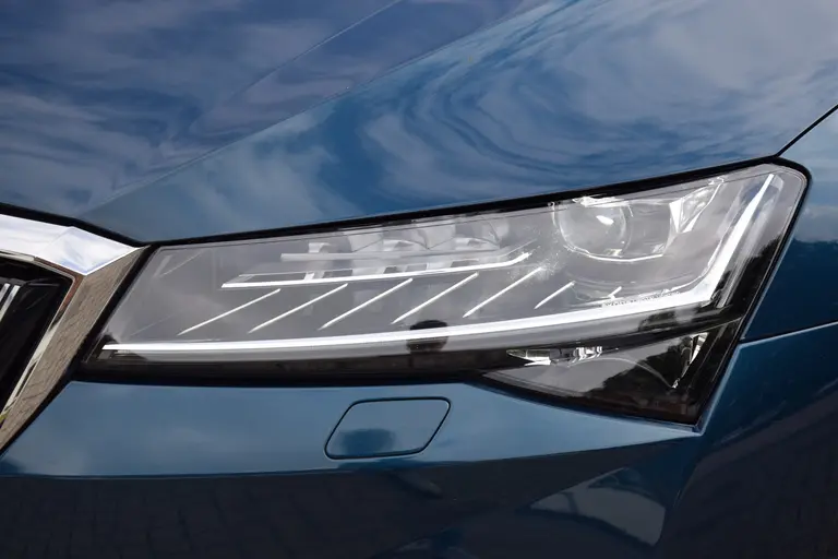 Skoda Superb Combi 1.4 TSI iV 160PK Business Edition Plus PHEV DSG Automaat | Org. NL | BOVAG Garantie | Trekhaak | Virtual dashboard | Apple Carplay/Android Auto | Elektrische Voorstoelen met geheugen | Verwarmde Voorruit + Stoelen | afbeelding 36