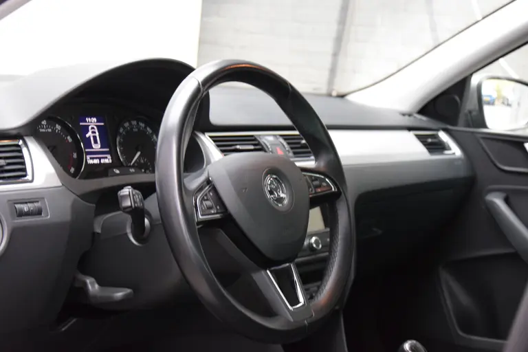 Skoda Rapid Spaceback 1.2 TSI 86PK Greentech Elegance Businessline Pro | BOVAG Garantie | NL-Auto | Navigatie | Parkeersensoren Achter | Cruise & Climate Control |17" Velgen | Bluetooth | Stoelverwarming | afbeelding 17