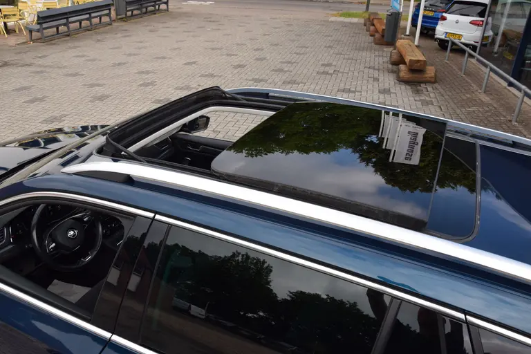 Skoda Superb Combi 1.4 TSI iV 160PK Business Edition Plus PHEV DSG Automaat | Org. NL | BOVAG Garantie | Trekhaak | Virtual dashboard | Apple Carplay/Android Auto | Elektrische Voorstoelen met geheugen | Verwarmde Voorruit + Stoelen | afbeelding 22