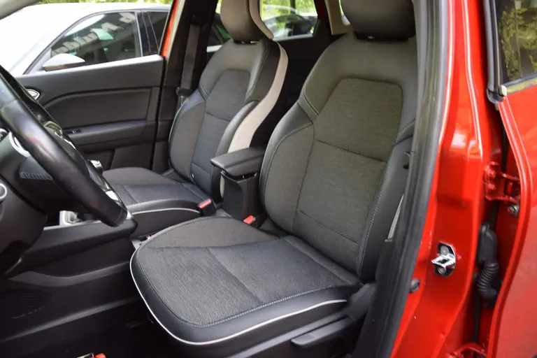 Renault Captur 1.0 TCe 100 Intens | BOVAG Garantie | Trekhaak | All Season Banden | Navigatie | Achteruitrijcamera | PDC Voor&Achter | Apple Carplay | Full LED | Dealer Onderhouden | afbeelding 10