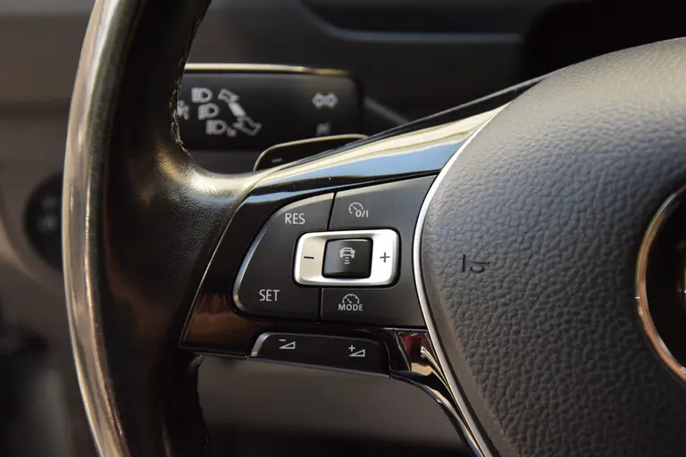 Volkswagen Tiguan 2.0 TSI 180PK 4Motion Highline DSG Automaat | NL-Auto | incl. BOVAG Garantie | 1e Eigenaar | Dealer onderhouden | Trekhaak (2500kg) | Adaptive Cruise Control | Lederen bekleding | Parkeer assistent | BTW Auto | afbeelding 28