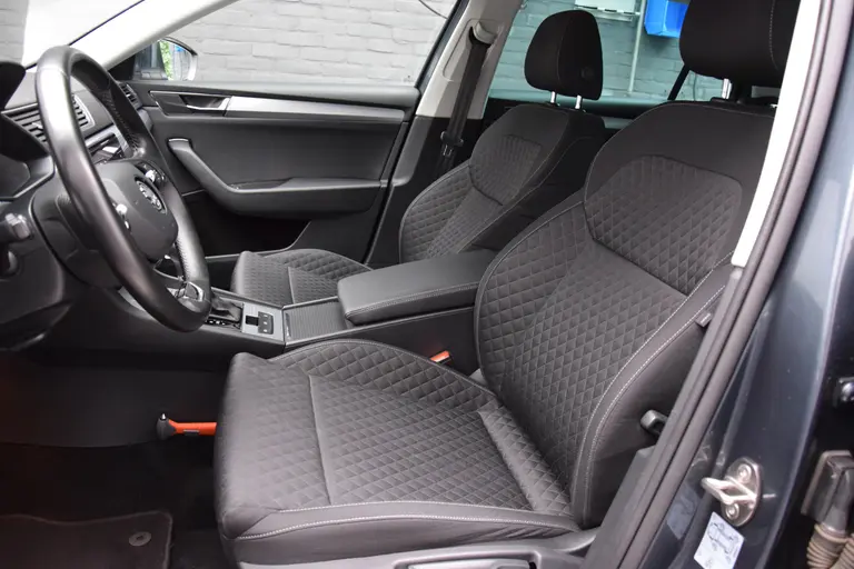 Skoda Superb Combi 1.5 TSI 150PK ACT Business Edition DSG Automaat | Org. NL | BOVAG Garantie | Trekhaak | Apple Carplay/Android Auto | Full LED | PDC Achter | Cruise&Climate Control | afbeelding 10