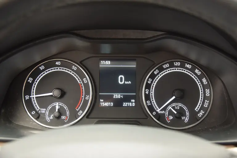 Skoda Scala 1.0 TSI 116PK First Edition | Org. NL | BOVAG Garantie | Trekhaak | Apple Carplay/Android Auto | Automatische Airco | Stoelverwarming | DAB | 18'' Velgen | PDC Achter | afbeelding 14