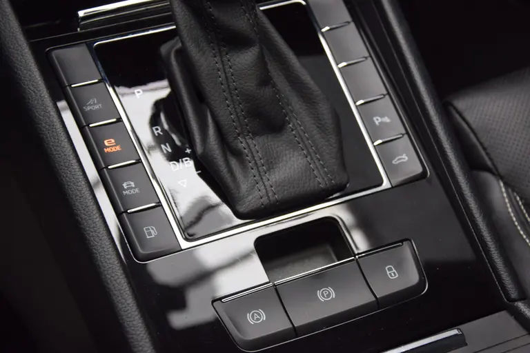 Skoda Superb Combi 1.4 TSI iV Laurin&Klement | BOVAG Garantie | Trekhaak | Leder | Panoramadak | Camera | Virtual Cockpit | Full LED | Stoelverwarming Voor&Achter | 18'' Met All Season Banden | afbeelding 34