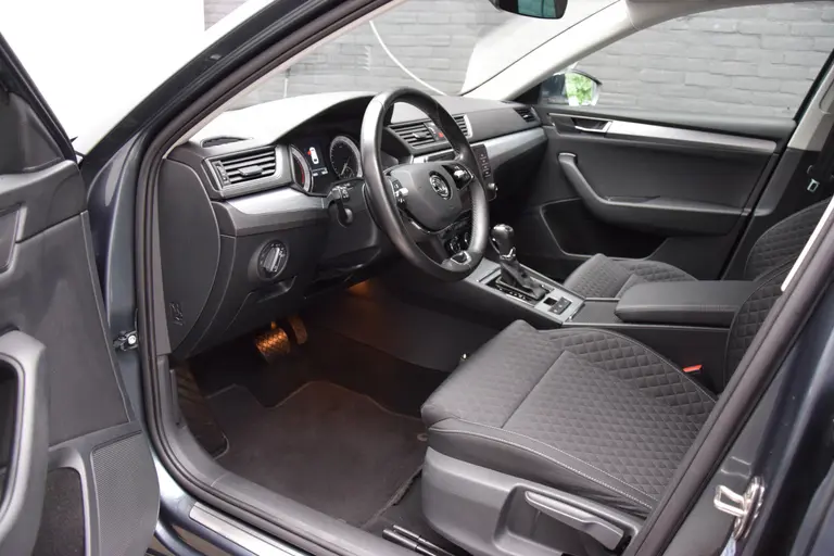 Skoda Superb Combi 1.5 TSI 150PK ACT Business Edition DSG Automaat | Org. NL | BOVAG Garantie | Trekhaak | Apple Carplay/Android Auto | Full LED | PDC Achter | Cruise&Climate Control | afbeelding 9