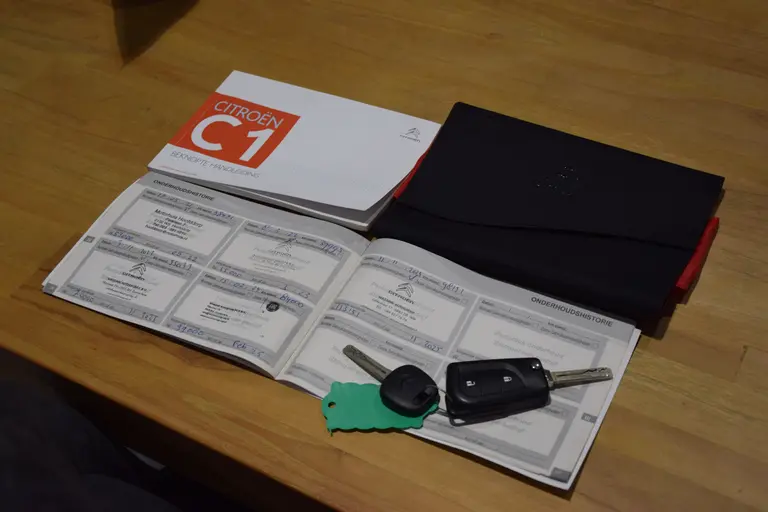 Citroën C1 1.0 VTi Shine | Org. NL | BOVAG Garantie | Achteruitrijcamera | Bluetooth | 15'' Velgen + All Season Banden | Climate Control | Multifunctioneel Stuur | Keurige Auto! | afbeelding 14