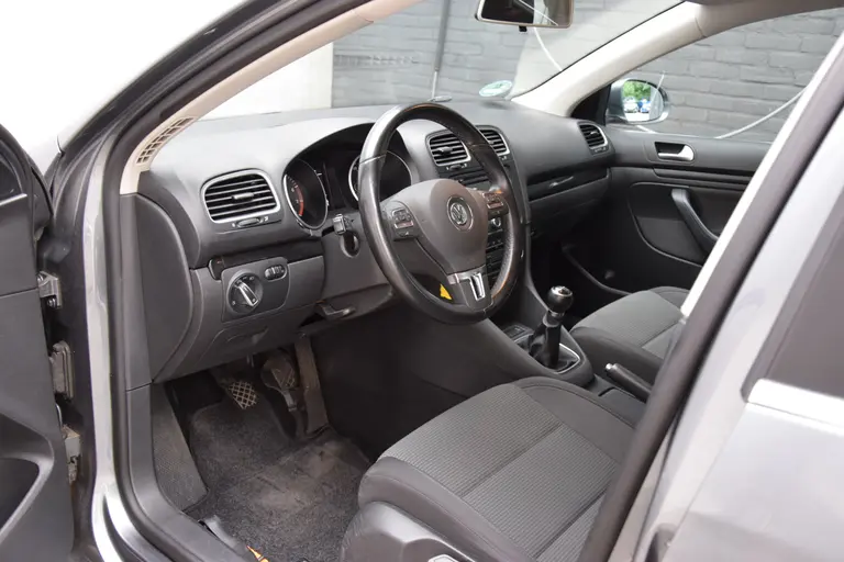 Volkswagen GOLF Variant 1.2 TSI Comfortline BlueMotion | Org. NL | APK 8-2026 | Trekhaak | Navigatie | All Season Banden | Cruise&Climate Control | Multifunctioneel Stuur | 17'' Velgen | afbeelding 9