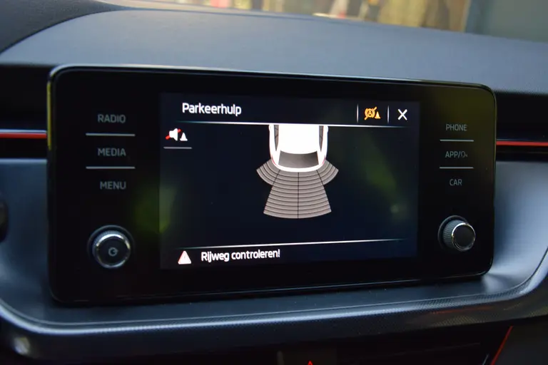 Skoda Scala 1.0 TSI Sport Business DSG Automaat | Org. NL | BOVAG Garantie | Cruise & Climate Control | Parkeersensoren | Full LED | Sportstoelen | Apple Carplay / Android Auto | afbeelding 24