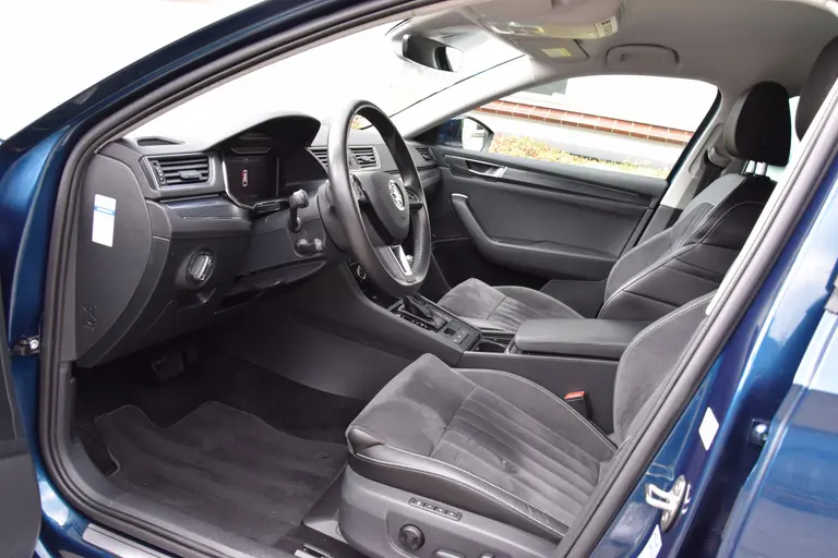 Skoda Superb Combi 1.5 TSI ACT 150PK Business Edition DSG Automaat | Org. NL | BOVAG Garantie | Trekhaak | Virtual dashboard | Apple Carplay/Android Auto | Elektrische bestuurdersstoel met geheugen | Verwarmde voorruit / Voorstoelen | afbeelding 10
