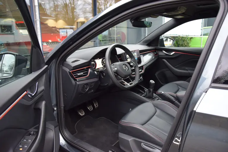 Skoda Scala 1.0 TSI 111PK Sport Business | Org. NL | BOVAG Garantie | Trekhaak (wegklapbaar) | Lederen Bekleding | Panoramadak | Virtual Cockpit | Achteruitrijcamera | Navigatie | Full LED | afbeelding 9