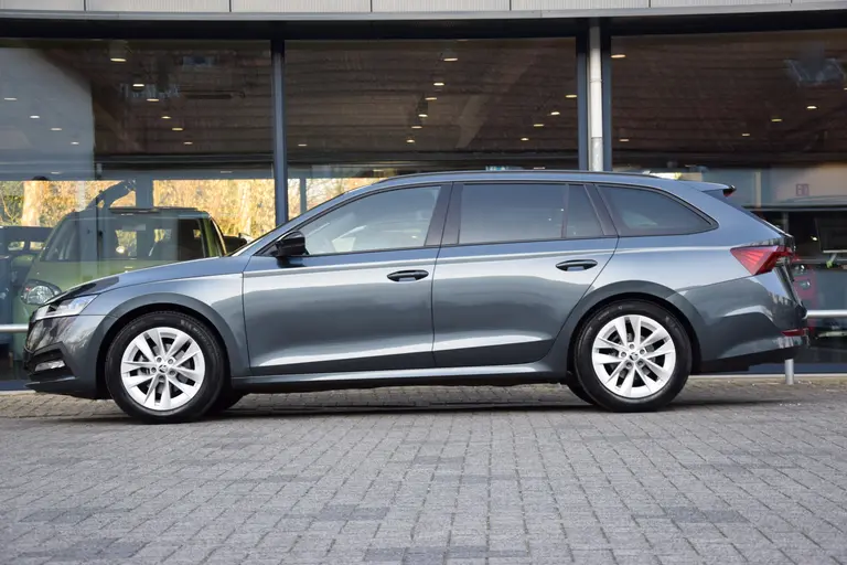 Skoda Octavia Combi 1.5 e-TSI Sport Business | Org. NL | BOVAG Garantie | Trekhaak | Adaptieve Cruise Control | Virtual Cockpit | Stoelverwarming | Achteruitrijcamera | Carplay | afbeelding 4
