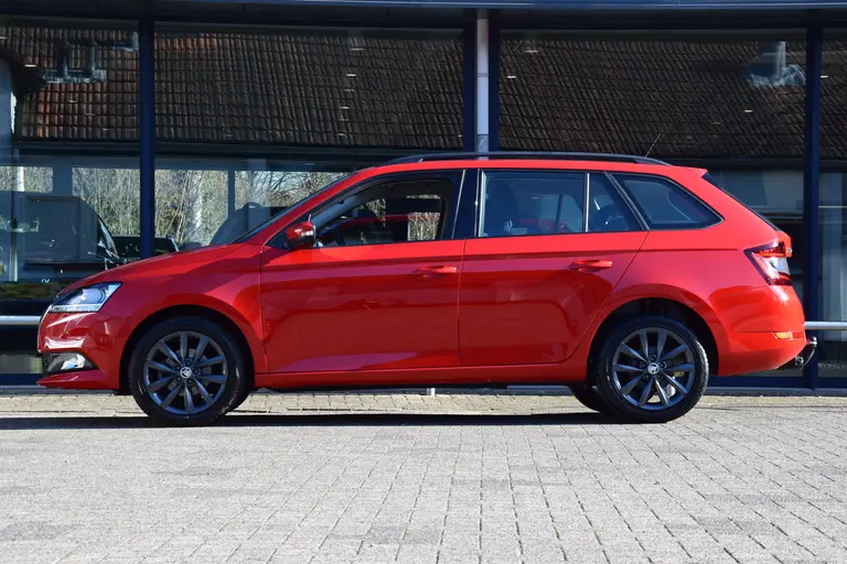 Skoda Fabia Combi 1.0 TSI 96PK Business Edition | Org. NL | BOVAG Garantie | Trekhaak | 16'' Velgen | Alle Season Banden | Apple Carplay/ Android Auto | PDC Achter | Cruise&Climate Control | afbeelding 4