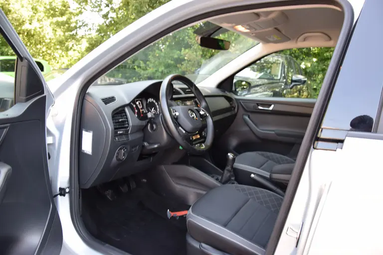 Skoda Fabia 1.0 TSI 96PK Ambition | Org. NL | BOVAG Garantie | Cruise & Climate Control | Parkeersensoren | 15'' Velgen | Apple Carplay/ Android Auto | LED Dagrijverlichting | afbeelding 9
