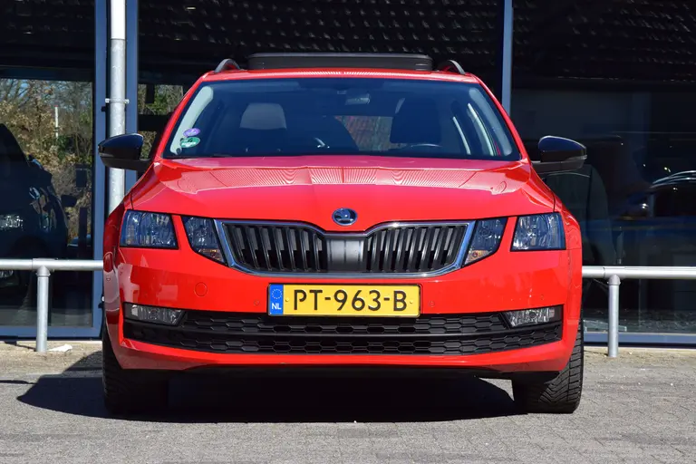 Skoda Octavia Combi 1.0 TSI Greentech Ambition Business DSG Automaat | Org. NL | BOVAG Garantie | Trekhaak | Panoramadak | 17'' Velgen | All Season Banden | Adaptive Cruise Control | afbeelding 11