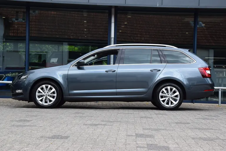 Skoda Octavia Combi 1.0 TSI Greentech Style Business | Org. NL | BOVAG Garantie | Full LED | Half Leder | PDC Voor&Achter | Stoelverwarming | Sportstuur | Cruise Control | afbeelding 4