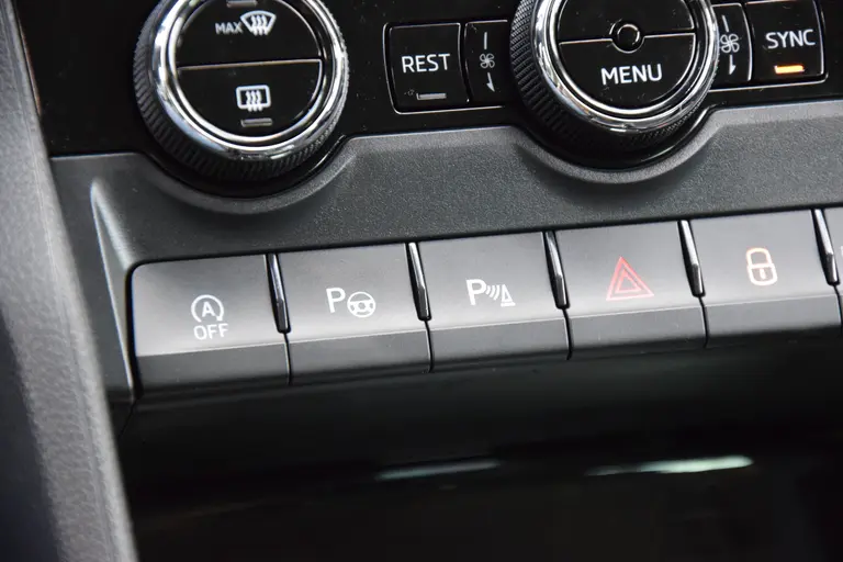 Skoda Kodiaq 1.5 TSI 150PK Business Edition Plus DSG Automaat | Org. NL | BOVAG Garantie | Trekhaak | Achteruitrijcamera | Adaptieve cruise control | Stoelverwarming | PDC Voor+Achter | afbeelding 31