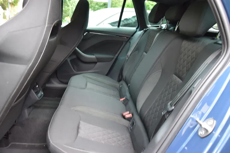 Skoda Kamiq 1.0 TSI 116PK Sport Business DSG Automaat | BOVAG Garantie | Org. NL | Sportstoelen | Stoelverwarming | Cruise&Climate Control | PDC Achter | Apple Carplay/ Android Auto | afbeelding 8