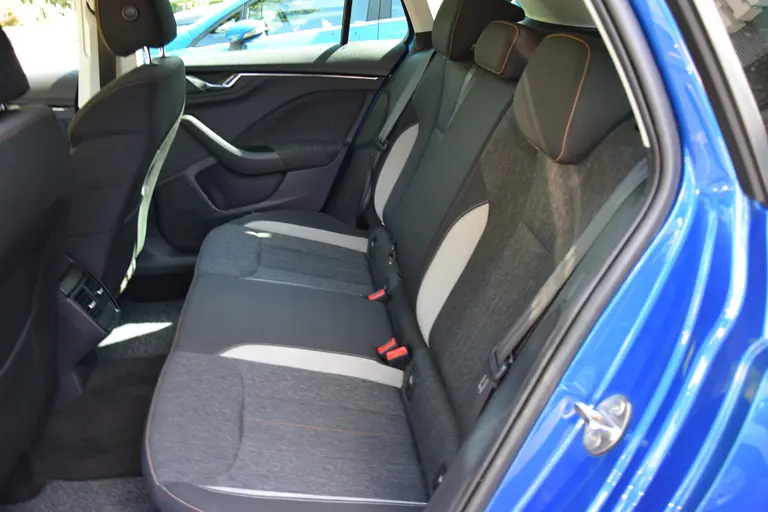 Skoda Scala 1.0 TSI 116PK First Edition | Org. NL | BOVAG Garantie | Trekhaak | Apple Carplay/Android Auto | Automatische Airco | Stoelverwarming | DAB | 18'' Velgen | PDC Achter | afbeelding 8